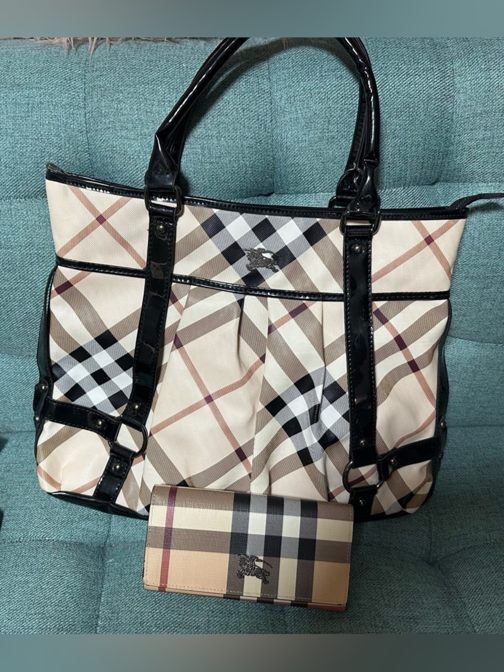 Classic Plaid Tote Bag with Matching Wallet - Black Trim, Beige Plaid